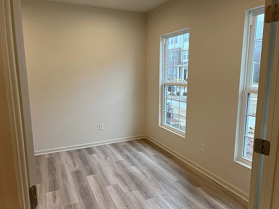 3rd image of 14541 Pomona Ln