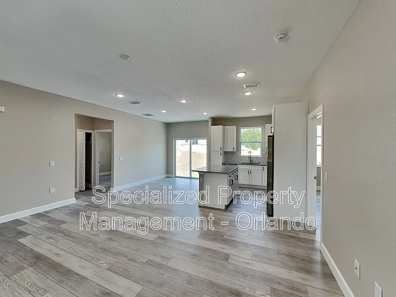 3 bed, 2.0 bath, 1251 sqft, $1,650 — Photo 3