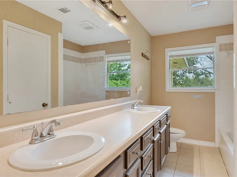 318 Fairway Dr — Photo 6