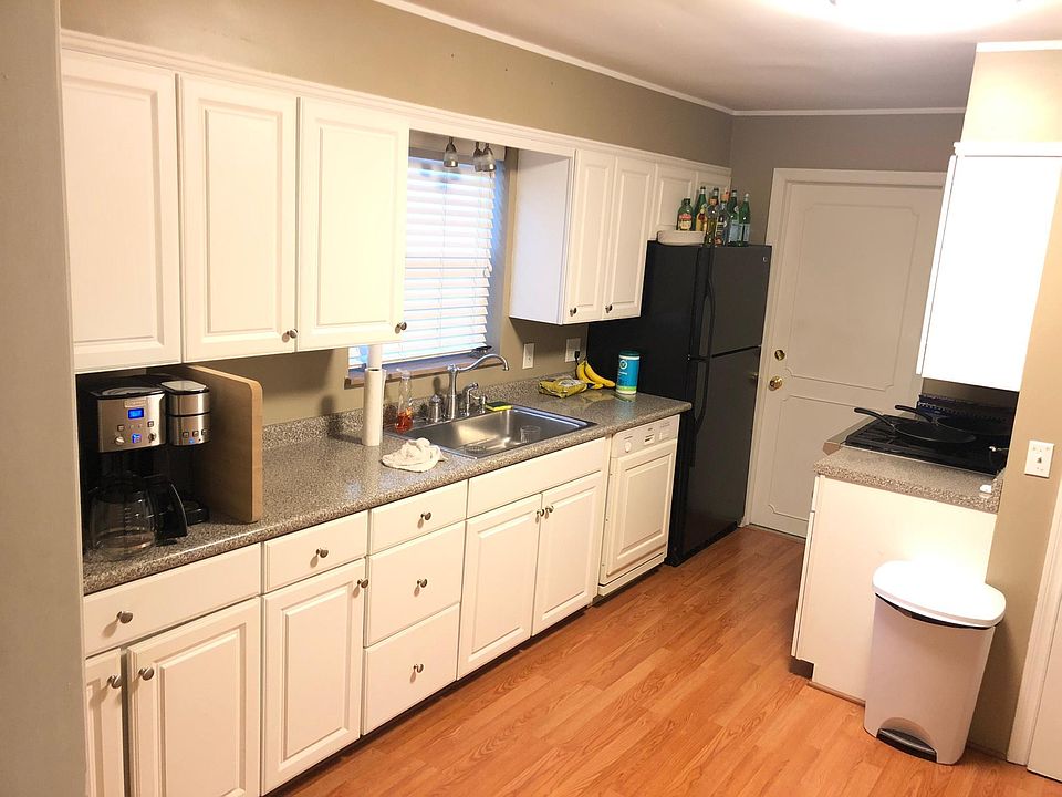 2nd image of 2555 Falmouth Rd #Upstairs