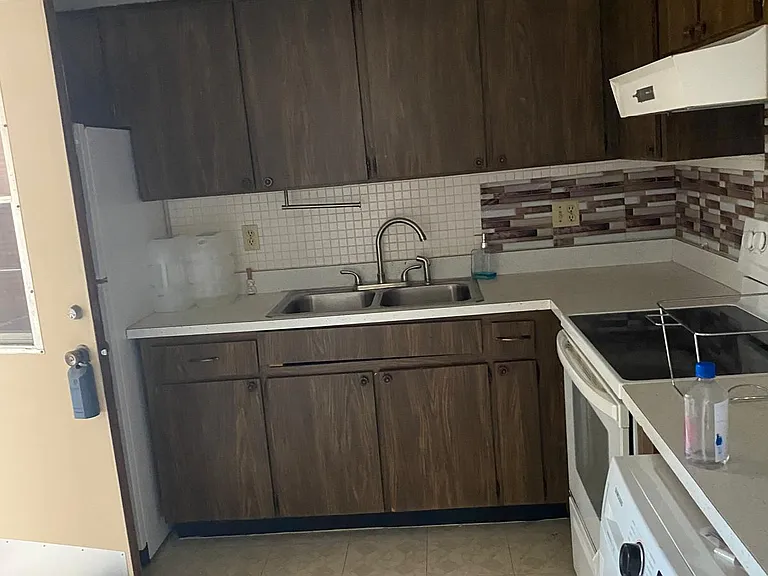 198 Joel Blvd — Photo 2