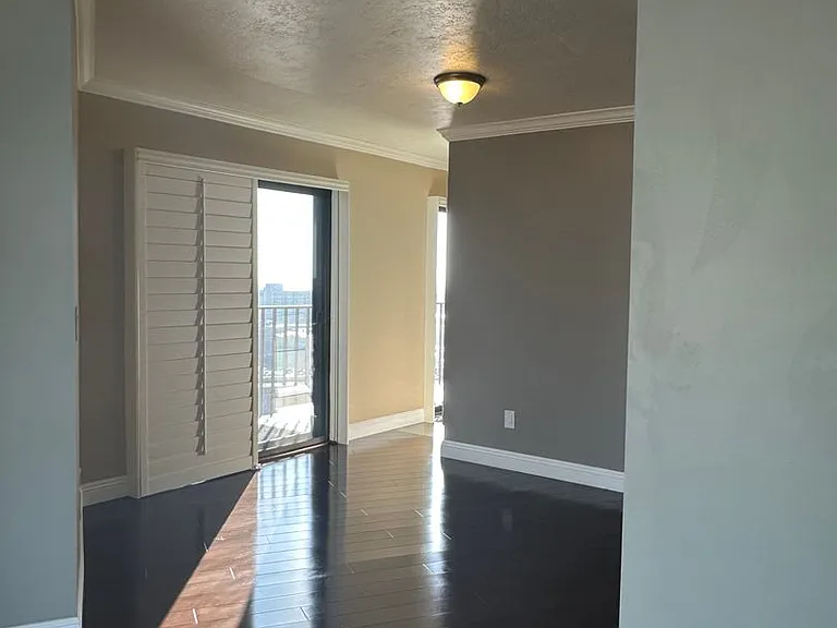 245 N Vine St #901 — Photo 12