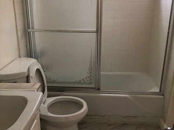 5th image of 1532 N Hayworth Ave #3