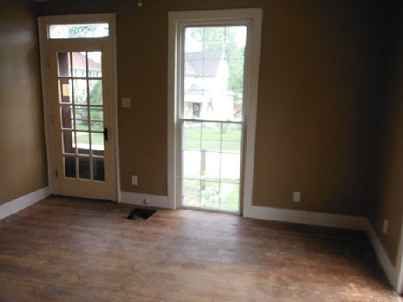 4th image of 261 W Marion St