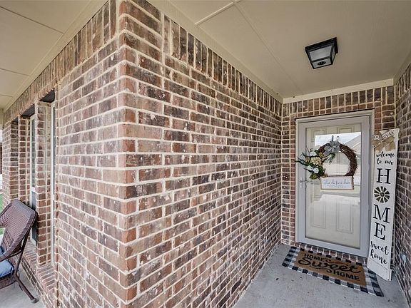 2nd image of 510 Jasmine Cir