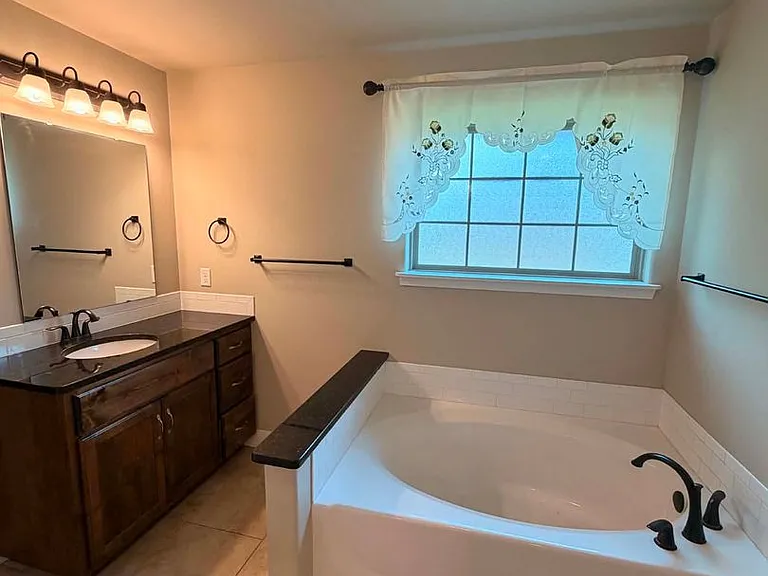 1104 Lakeview Dr — Photo 14