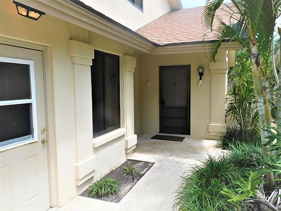 3rd image of 207 Saint Charles Ct