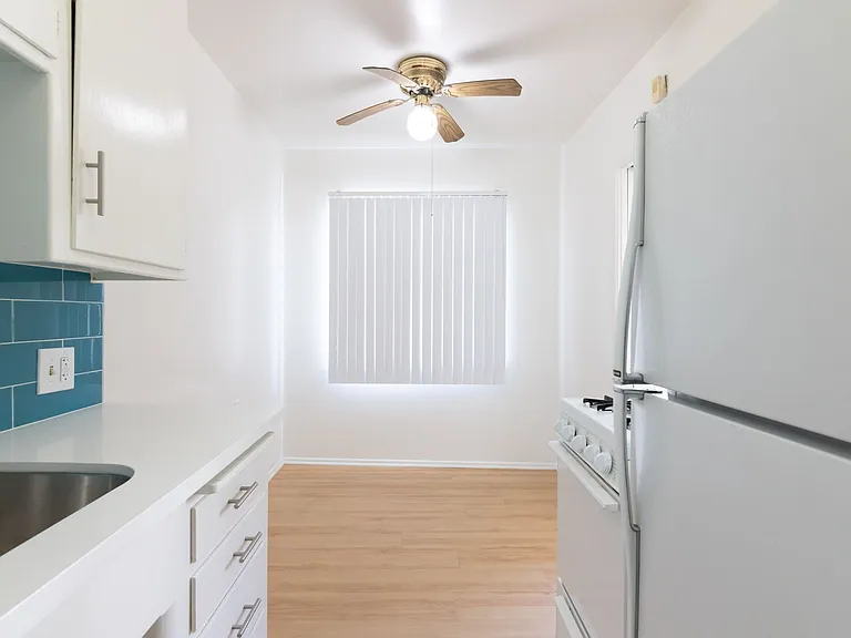 667-669 Levering Ave — Photo 13