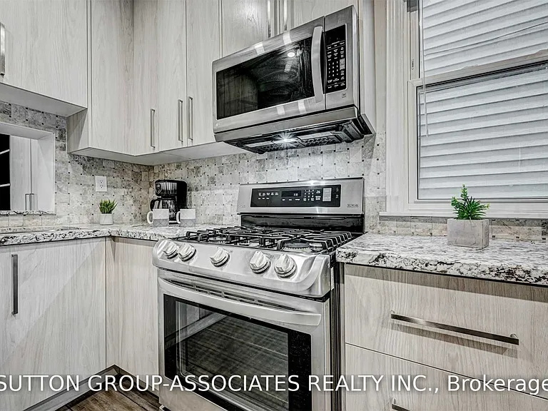 739 Manning Ave — Photo 8