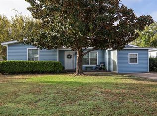 608 Brookfield Dr, Hurst, TX 76053