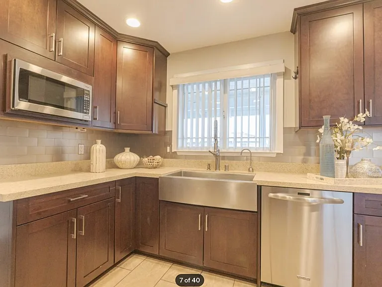 1211 Homestead Ln — Photo 5
