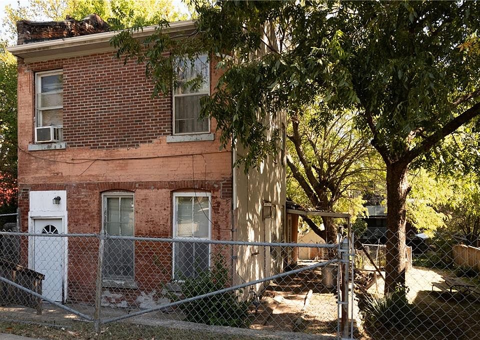 1st image of 1625 Summit St #1627