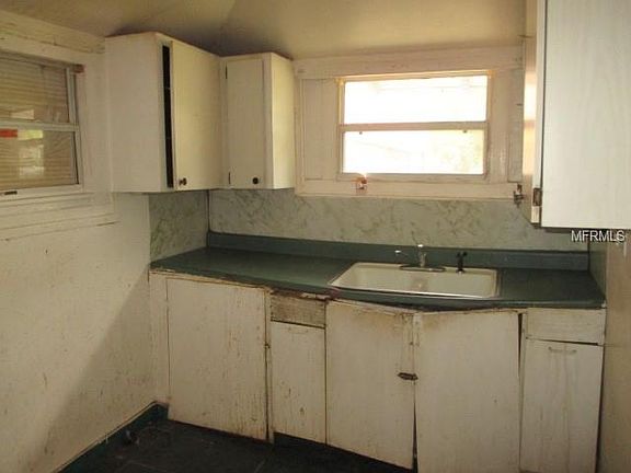5th image of 3409 E Shadowlawn Ave
