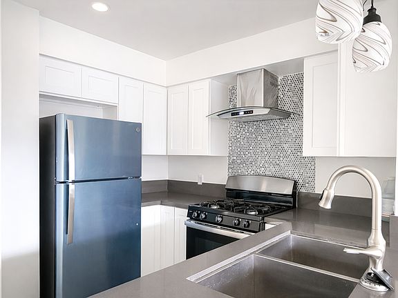 3rd image of 2412 W Temple St #106