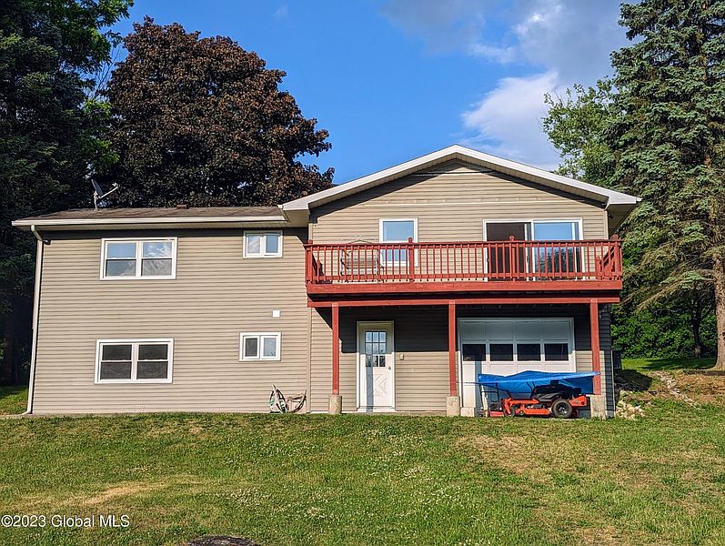 4th image of 70 BENTLEY Drive