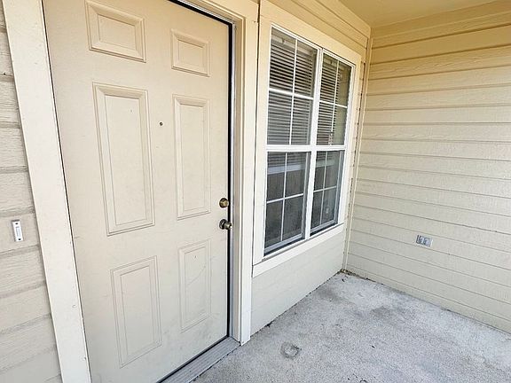 3rd image of 3401 Hereford Ln