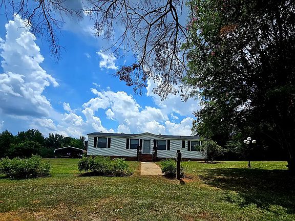 2nd image of 308 W Chapman Rd