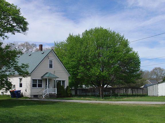 FARMHOUSE DRIVEWAY SUMMER FOLIAGE FACING NORTH