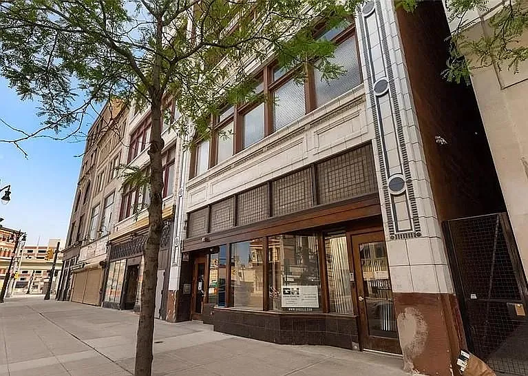 Broadway Lofts — Photo 15
