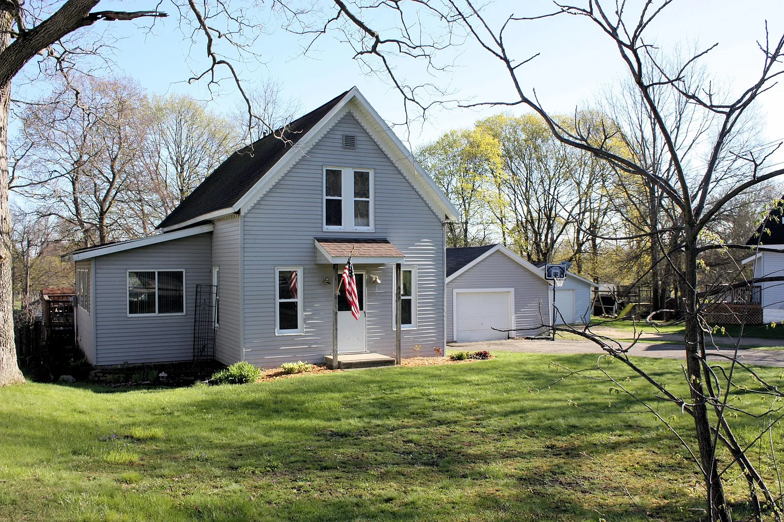 520 W Orange St photo 1