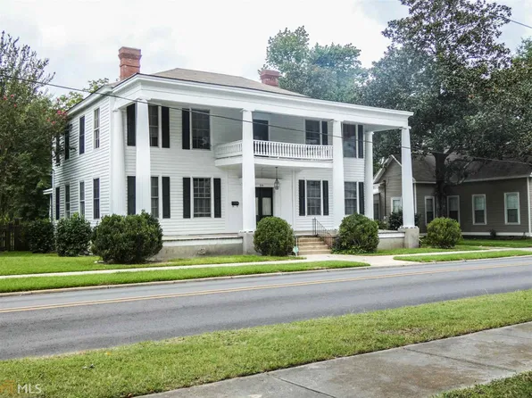 210 S Smith St, Sandersville, GA 31082