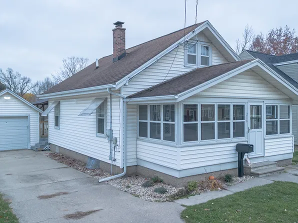 216 May Ct, Dixon, IL 61021