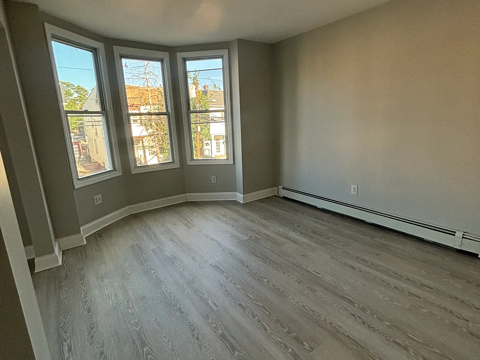 4 bed, 1200 sqft, $2,150 — Photo 4