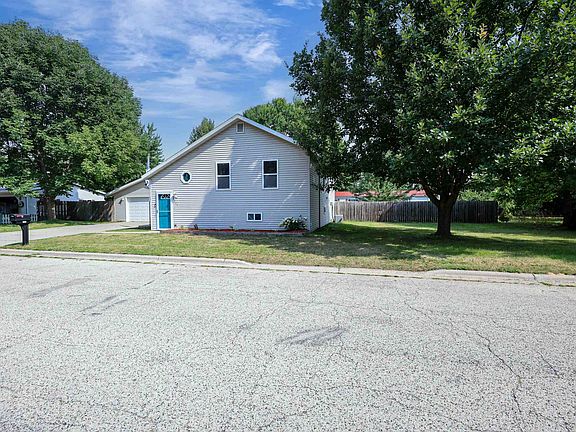 5th image of 215 7th St