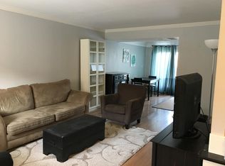 952 Chatham Ln APT M, Columbus, OH 43221