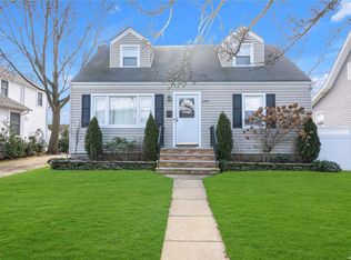 139 Stuyvesant Ave, Merrick, NY 11566