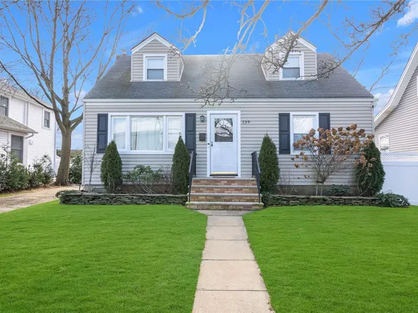 139 Stuyvesant Avenue, Merrick, NY 11566