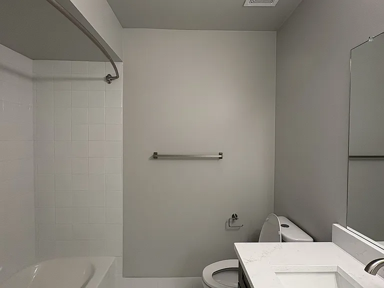 Lakeside Village Apartments — Photo 186
