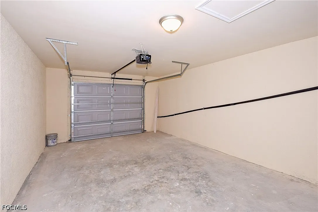 3 bed, 2.0 bath, 1200 sqft, $1,600 — Photo 3