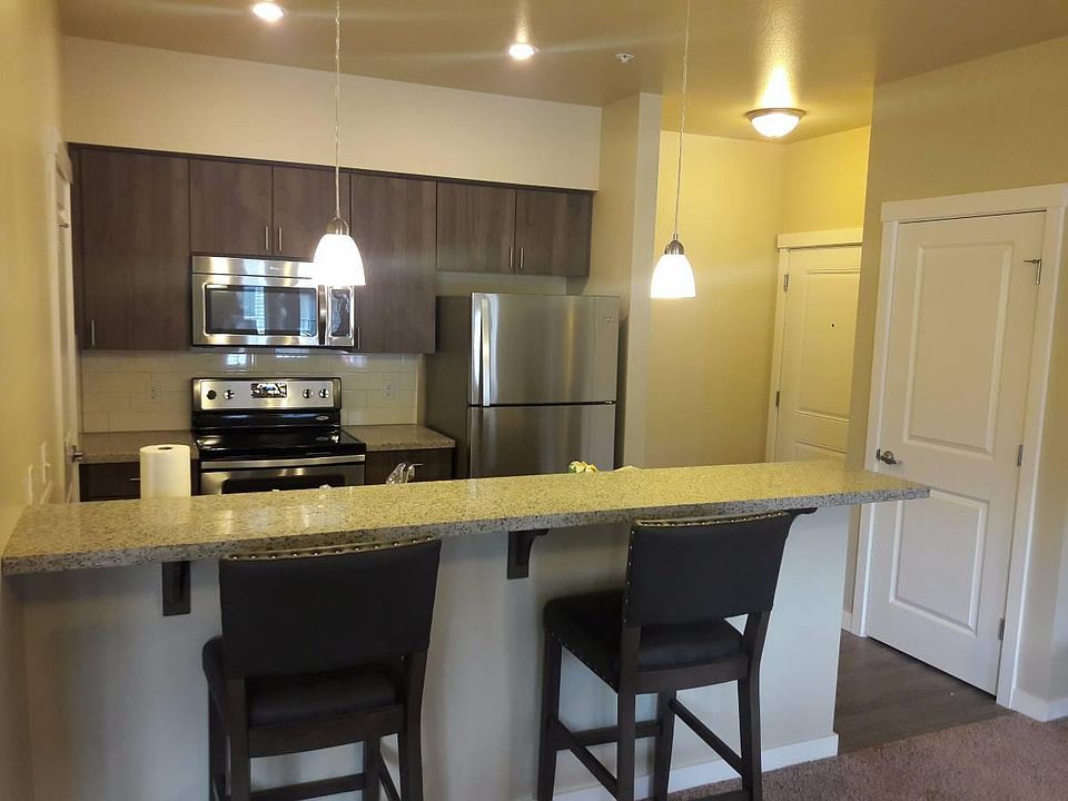 1st image of 530 Greenwood Dr SW Unit 102
