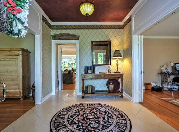 2nd image of 512 W Hillwood Dr