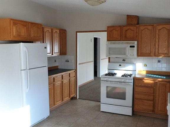 2nd image of 252 Parker Lake Dr