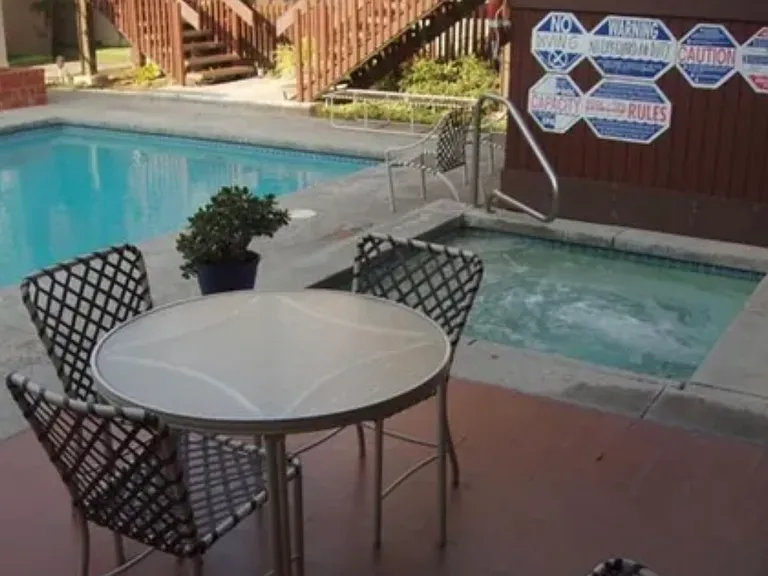 5300 Fairview Blvd #6 — Photo 13