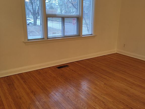 2nd image of 17 Bonnington Pl #2