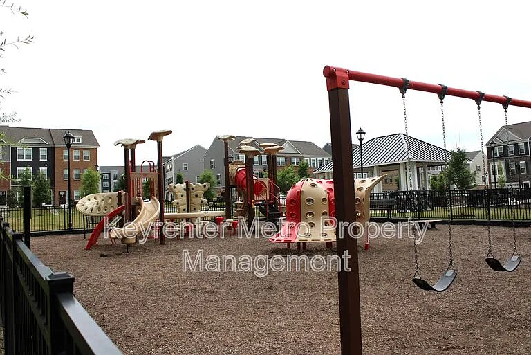 9818 Ruby Lockhart Blvd — Photo 47