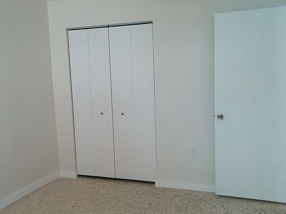 4th image of 658 NW 1st St APT 4