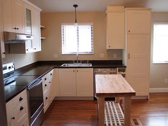 4th image of 427 E North St #1