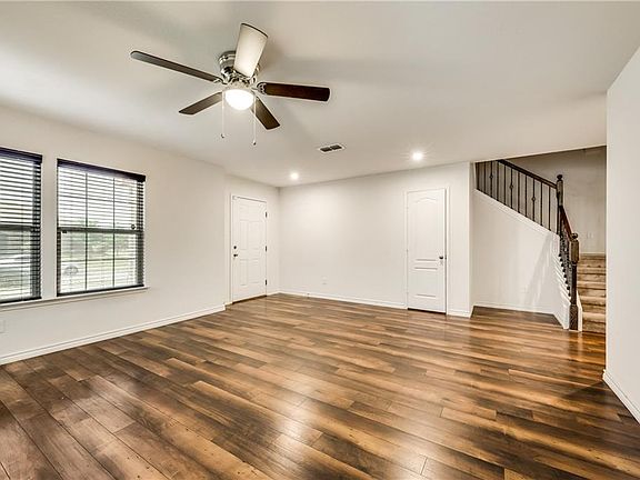 4th image of 748 Snowy Orchid Dr