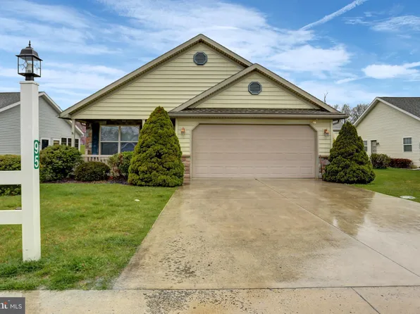 95 Lantern Ln, Shippensburg, PA 17257