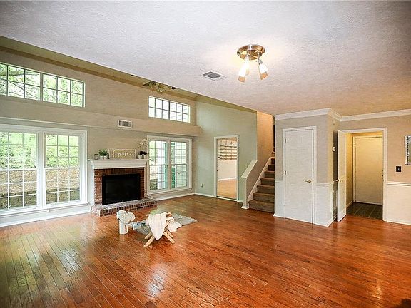 5th image of 2668 Crystal Ln