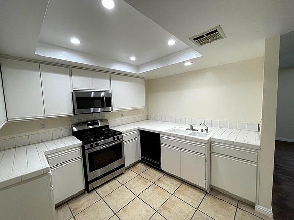 4th image of 337 E Phillips Blvd