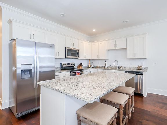 5th image of 102 Farm View Dr #102