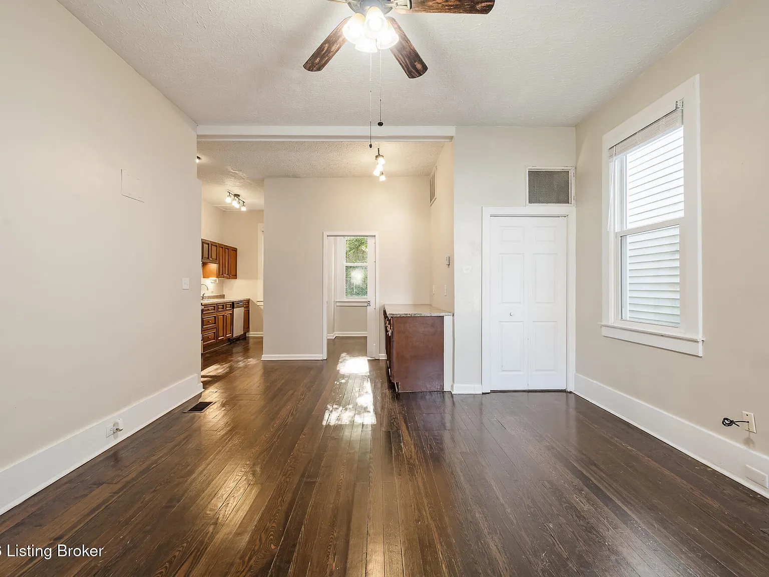 2 bed, 1.0 bath, 725 sqft, $1,395 — Photo 2
