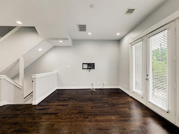 4th image of 3116 Baer St