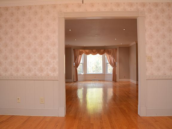 5th image of 216 Valley Oak Dr