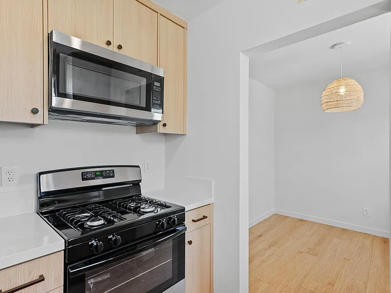 4451 Illinois St — Photo 8